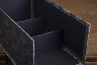 Geräumige Schachtel für Fotos duneklblau mit Fächern